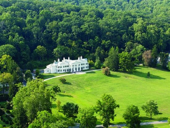 Morven Park House with green lawn