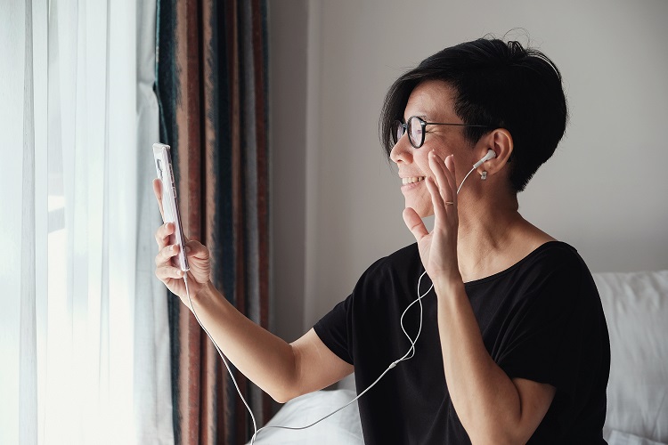 happy_phone_lady Realtor practicing social distancing