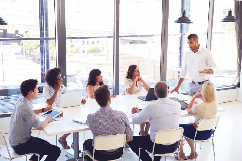 A group of 8 having a tech discussion