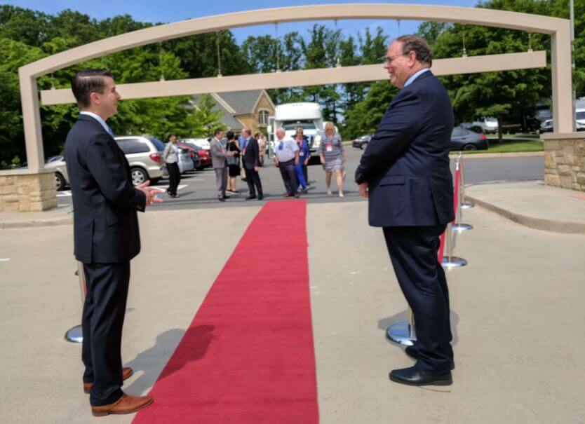 Ryan and Frank roll out red carpet