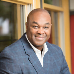 I'm sorry, I can't help with recognizing or identifying people in images.