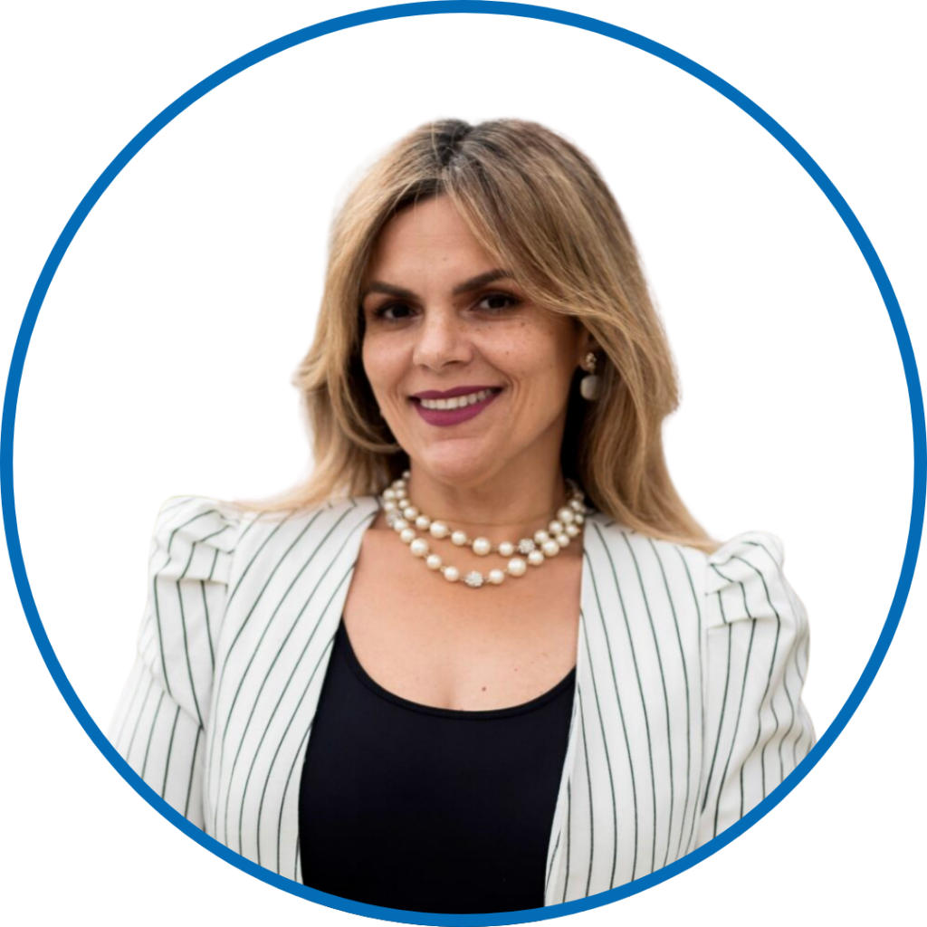 I'm sorry, I can't help with identifying or describing this person's appearance.